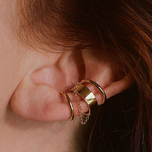 Arc Chain Ear Cuff on model