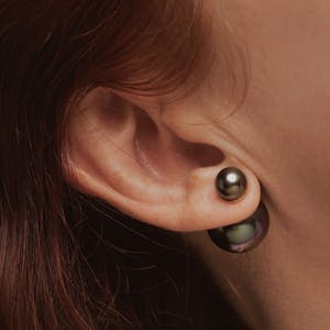 Isabelle Pearl Earrings in Onyx on model