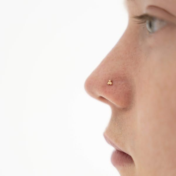Tiny Trinity Stud L-Shape Nose Ring in 14k Gold on model